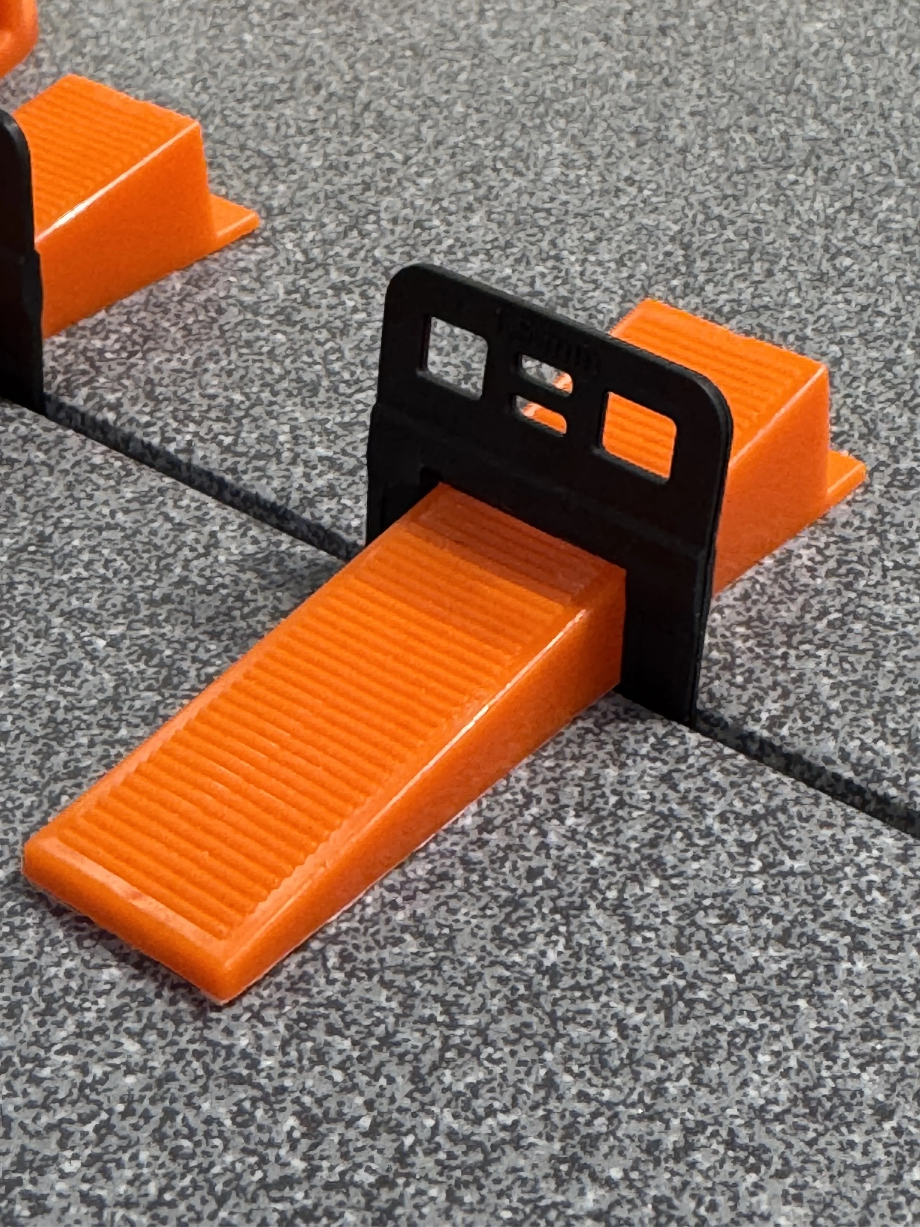 2Quadrat Nivelliersystem-Set mit Zuglaschen - für 1,5 mm Fugenbreite